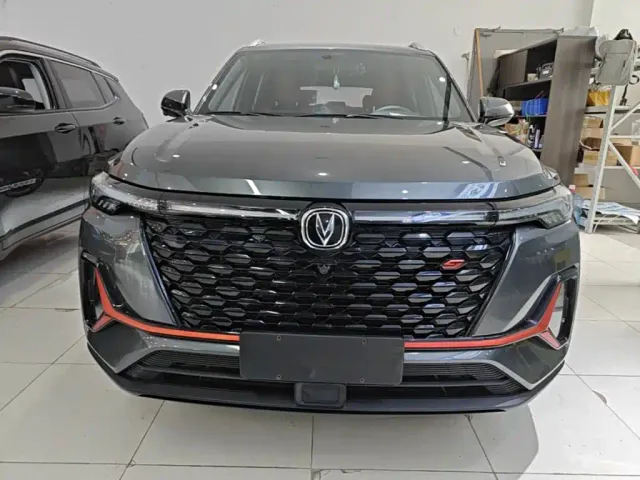 Changan CS35 Plus — Фото автомобиля 2