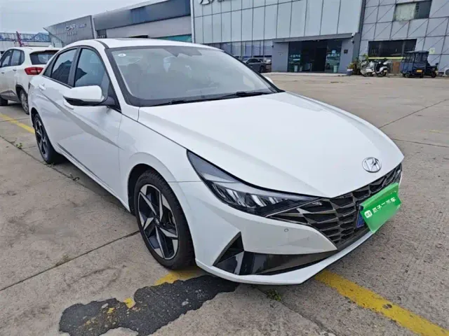 Hyundai Elantra — Фото автомобиля 3
