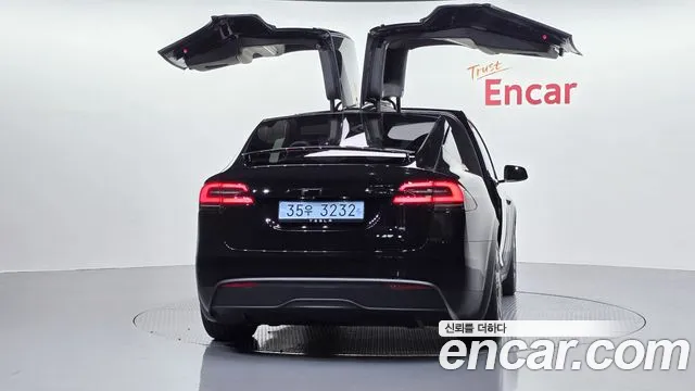 Tesla Model X — Фото автомобиля 4