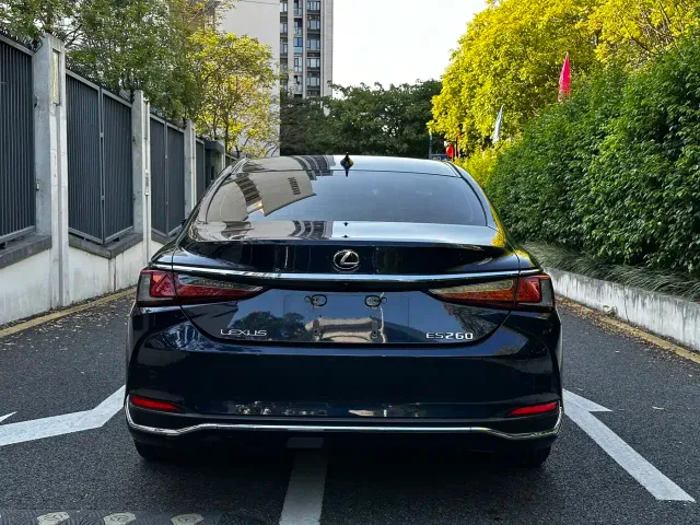 Lexus ES — Фото автомобиля 5