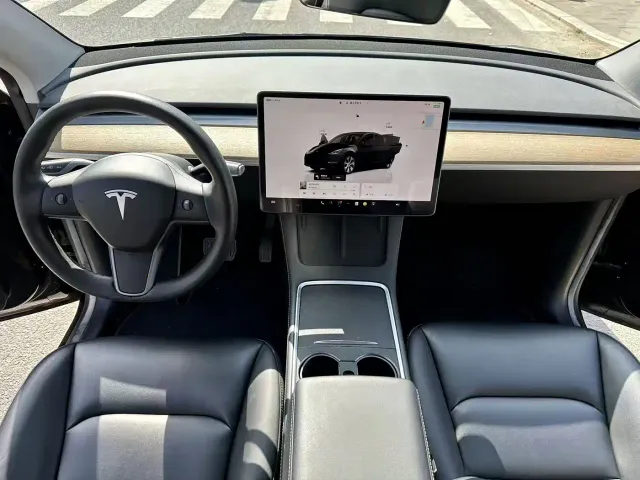 Tesla Model Y — Фото автомобиля 8