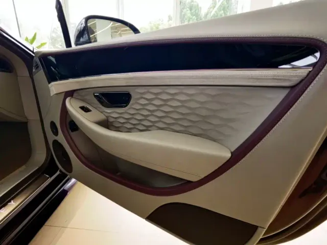 Bentley Continental Plug-in Hybrid — Фото автомобиля 9