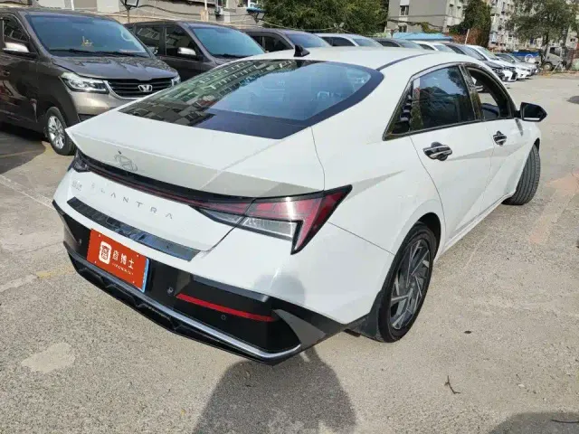 Hyundai Elantra — Фото автомобиля 2
