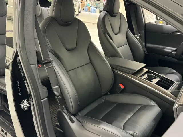 Tesla Model X — Фото автомобиля 28