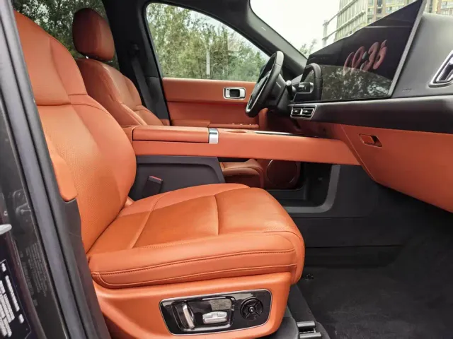 Li Auto L8 — Фото автомобиля 22