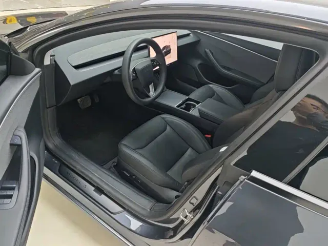 Tesla Model 3 — Фото автомобиля 15
