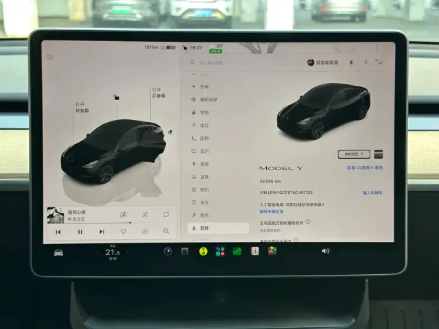 Tesla Model Y — Фото автомобиля 13