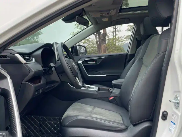 Toyota RAV4 — Фото автомобиля 5