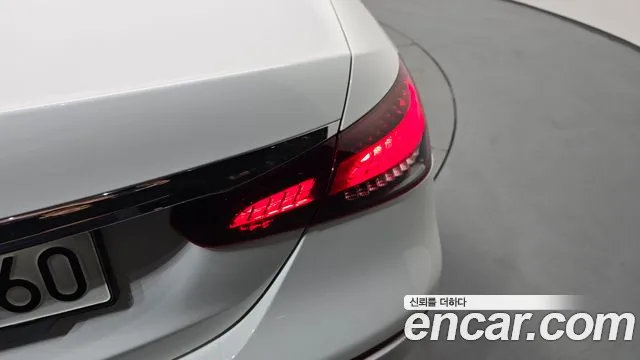 Mercedes-Benz E-Class — Фото автомобиля 19