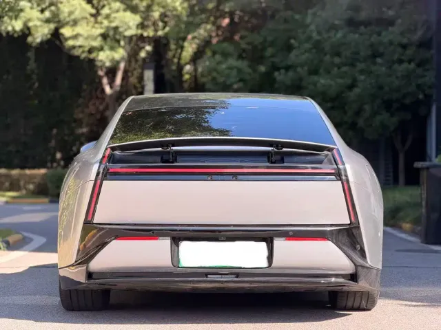 Xpeng P7 — Фото автомобиля 8