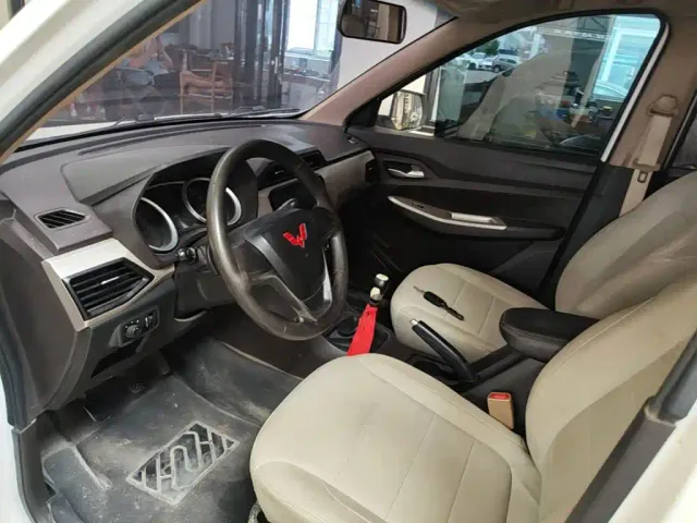 Wuling Hongguang — Фото автомобиля 15