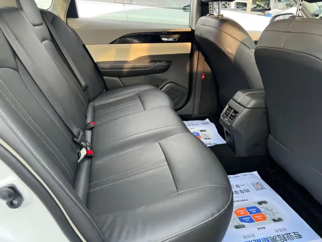 Dongfeng Fengshen E70 — Фото автомобиля 5
