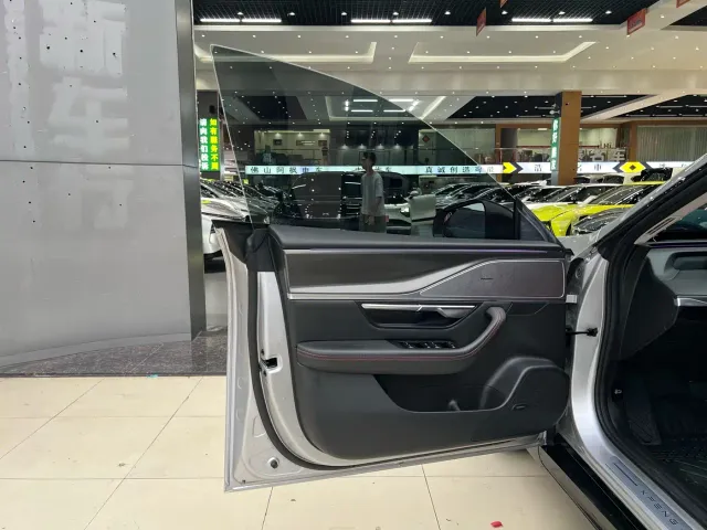 Xpeng P7 — Фото автомобиля 17