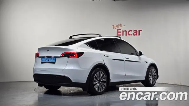 Tesla Model Y — Фото автомобиля 2