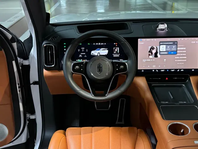 AITO Wenjie AITO M8 2025 Range Extender Max+ Edition 53.4kWh 5-seater — Фото автомобиля 13
