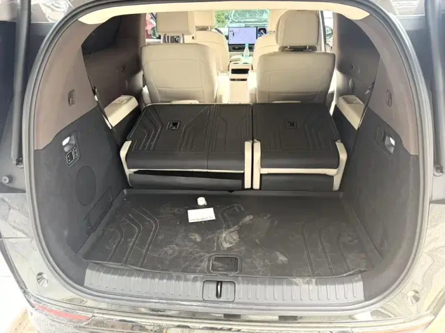 Li Auto MEGA — Фото автомобиля 4