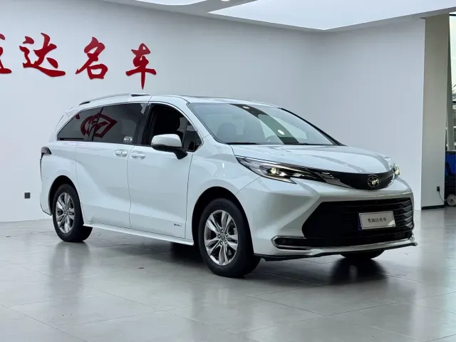 Toyota Sienna — Фото автомобиля 5