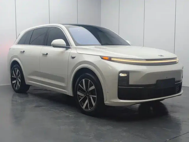 Li Auto L7 — Фото автомобиля 2