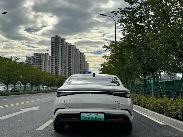 BYD Seal 07 DM-i — Фото автомобиля 7