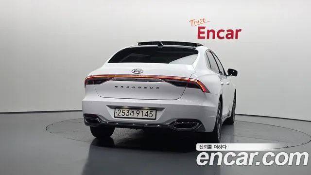 Hyundai Grandeur (New) Hybrid — Фото автомобиля 4