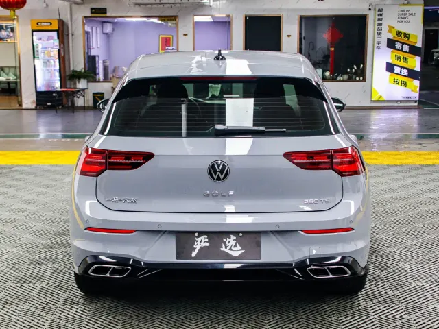 Volkswagen Golf — Фото автомобиля 20