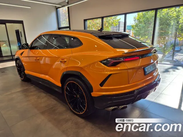 Lamborghini Urus — Фото автомобиля 5