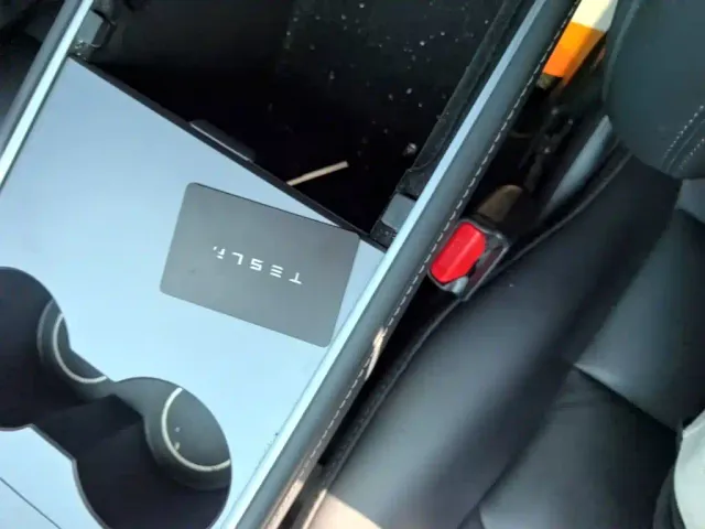 Tesla Model Y — Фото автомобиля 8