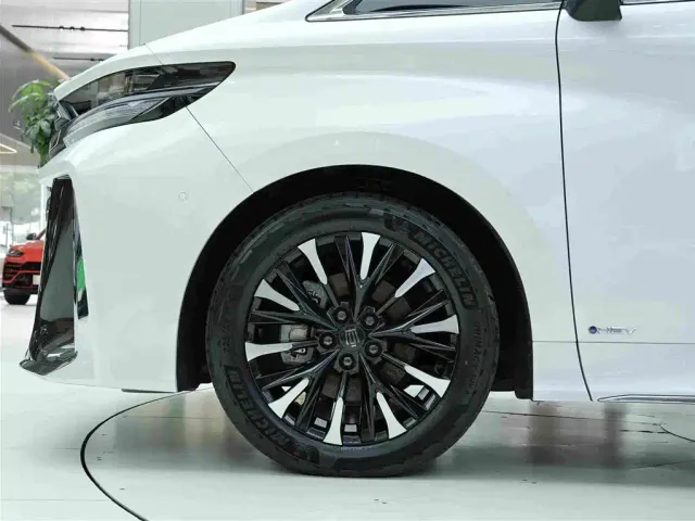 Toyota Vellfire — Фото автомобиля 23