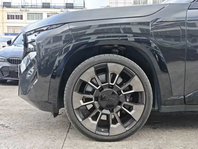 BMW XM — Фото автомобиля 16
