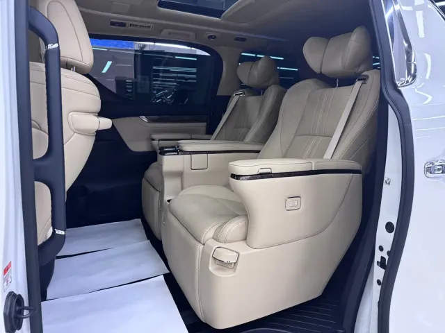 Toyota Alphard — Фото автомобиля 8