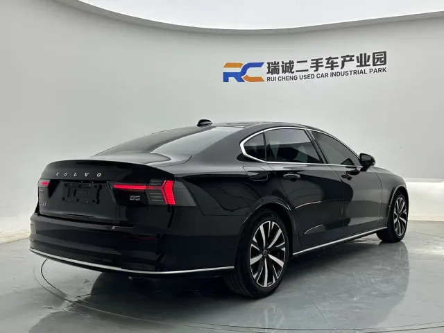 Volvo S90 — Фото автомобиля 7