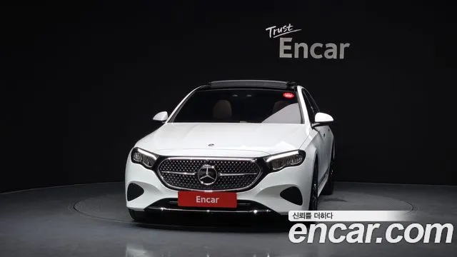 Mercedes-Benz E-Class — Фото автомобиля 2