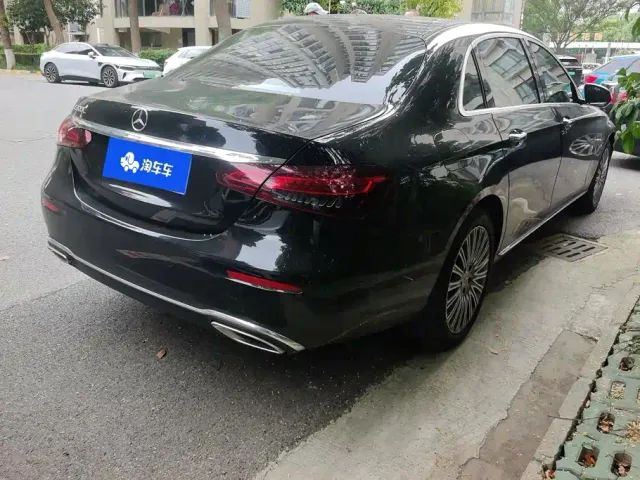 Mercedes-Benz E-Class — Фото автомобиля 3
