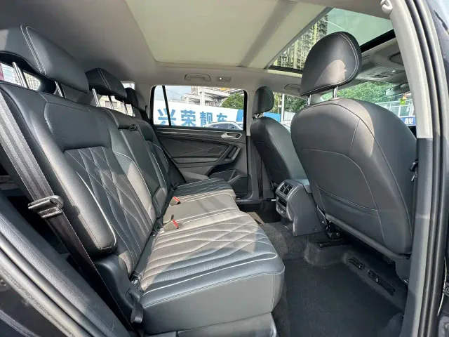 Volkswagen Tiguan L — Фото автомобиля 11