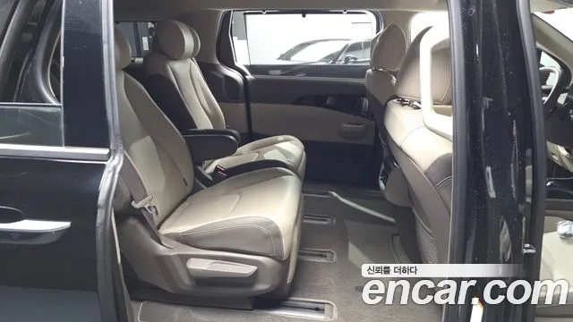 Kia Carnival Generation 4 — Фото автомобиля 17