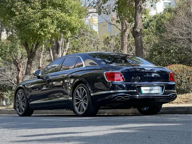 Bentley Flying Spur — Фото автомобиля 6