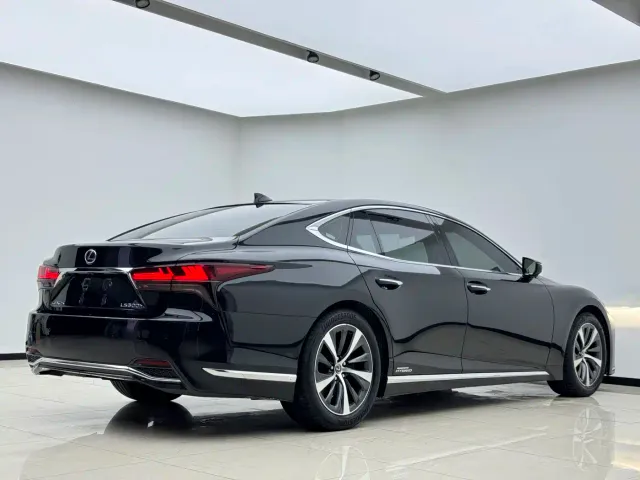 Lexus LS — Фото автомобиля 14