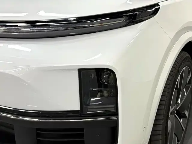 Li Auto L8 — Фото автомобиля 12