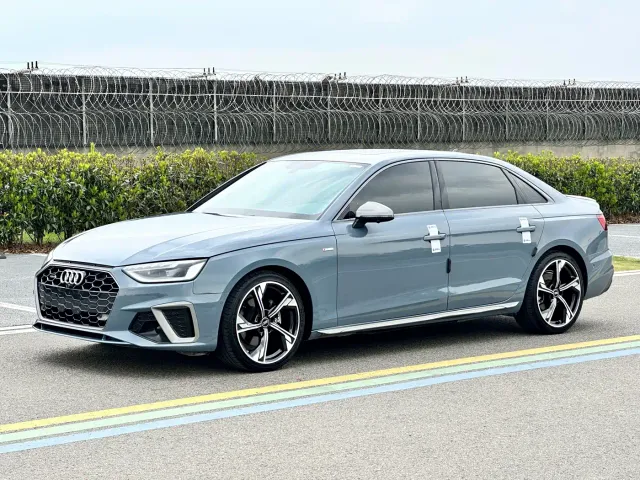 Фотография автомобиля — Audi A4L