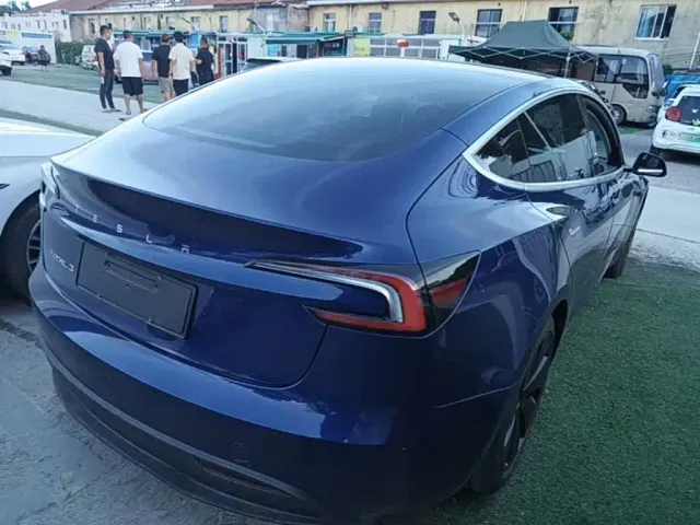 Tesla Model 3 — Фото автомобиля 6