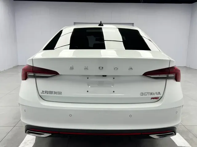 Škoda Octavia 2023 PRO TSI280 Premium Edition — Фото автомобиля 5