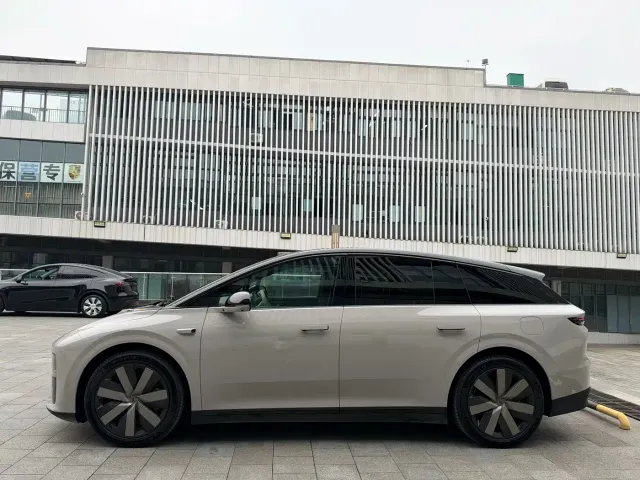 Li Auto i6 — Фото автомобиля 2