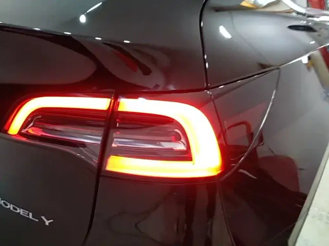 Tesla Model Y — Фото автомобиля 7