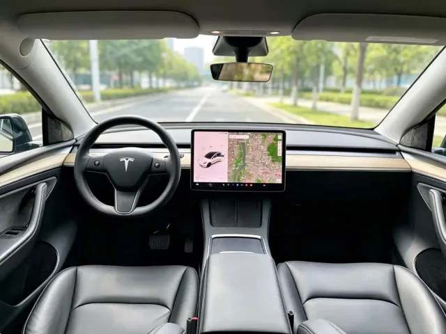 Tesla Model Y — Фото автомобиля 4