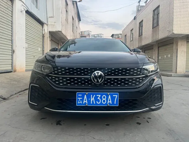 Volkswagen Passat — Фото автомобиля 2