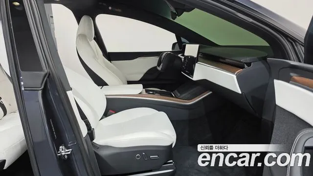 Tesla Model X — Фото автомобиля 26