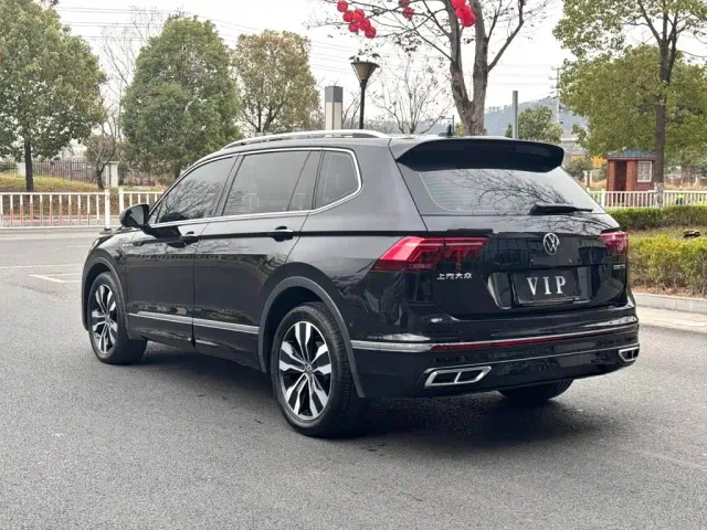 Volkswagen Tiguan L — Фото автомобиля 4
