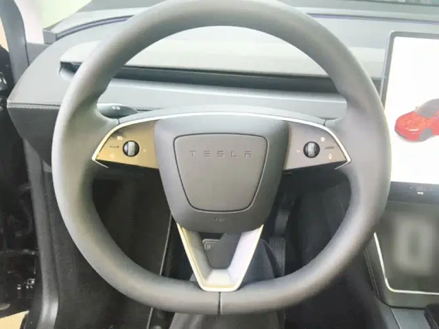 Tesla Model Y — Фото автомобиля 10