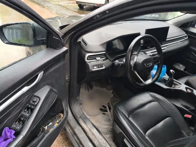 Geely Emgrand — Фото автомобиля 12