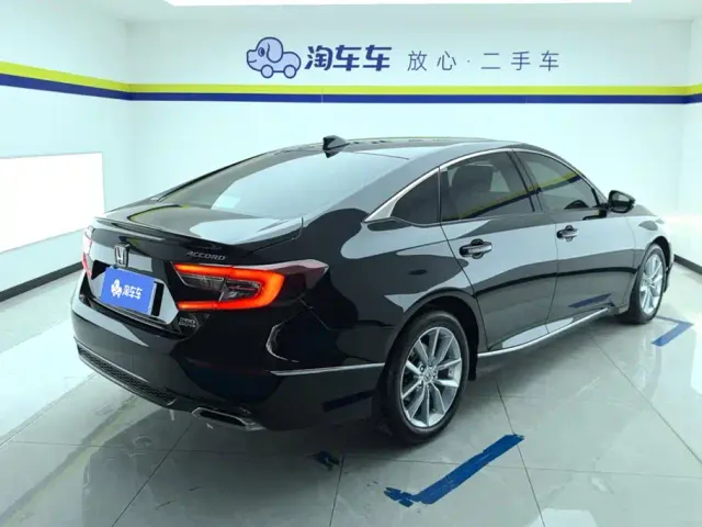 Honda Accord — Фото автомобиля 3